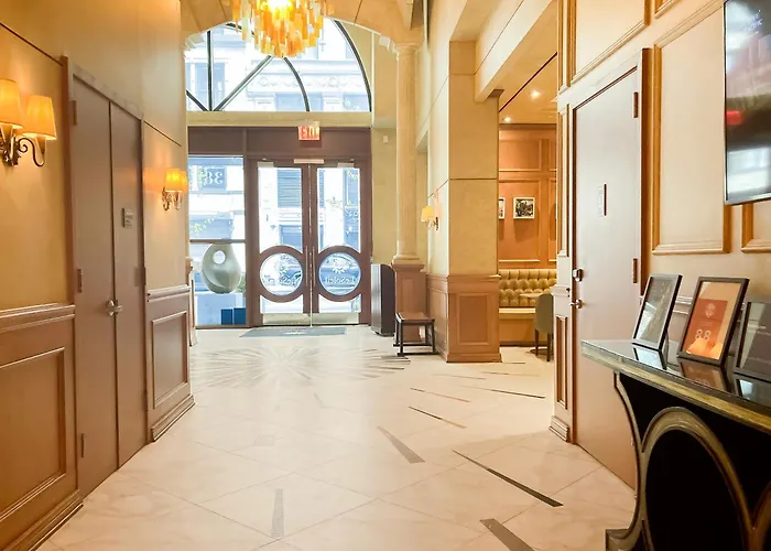 Elizabeth Hotels With Jacuzzi in Room