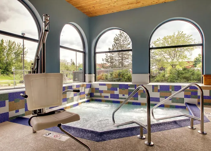 Aurora Hotels With Jacuzzi in Room