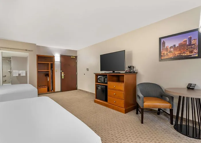 Newnan Hotels With Jacuzzi in Room