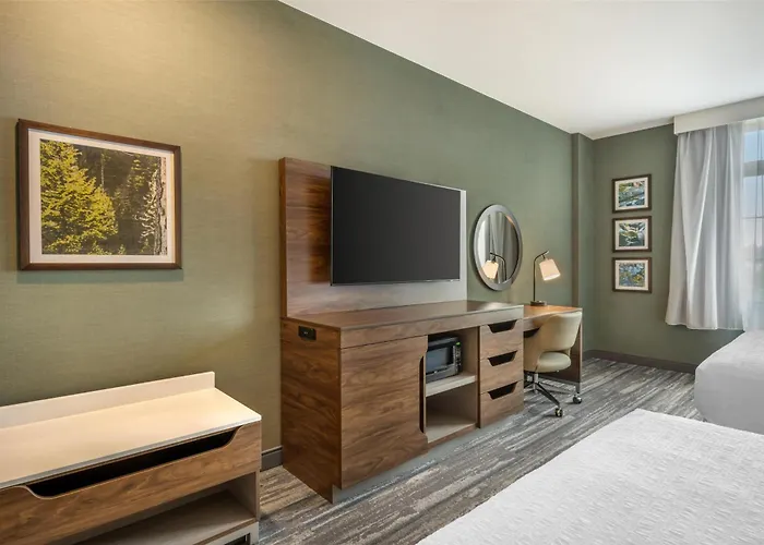 Bronx Hotels With Jacuzzi in Room