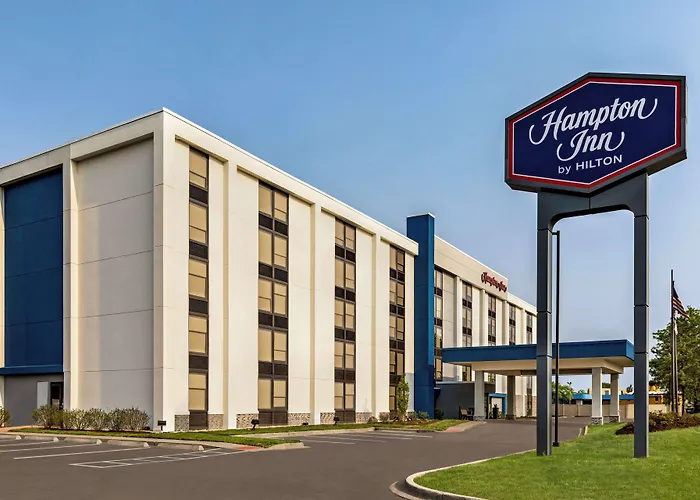 Naperville Hotels With Jacuzzi in Room