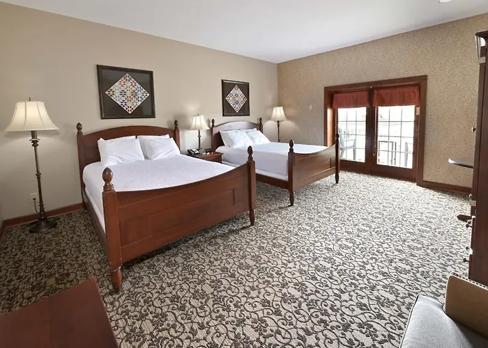 Sugarcreek Hotels With Jacuzzi in Room