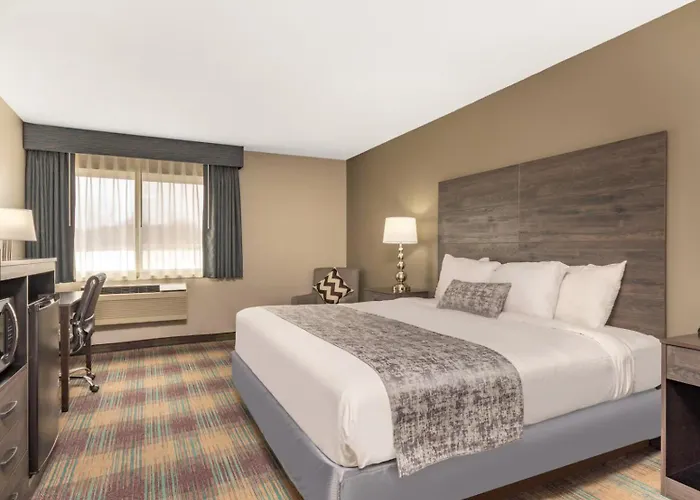 Baldwin Hotels With Jacuzzi in Room