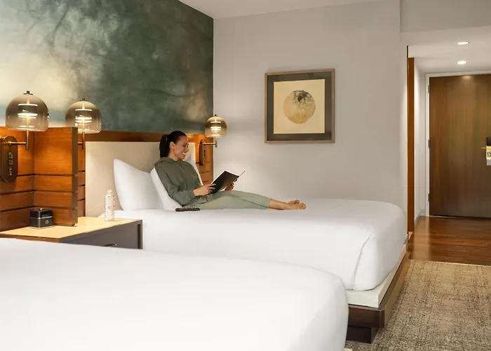 Oak Brook Hotels With Jacuzzi in Room